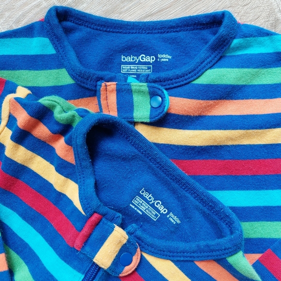 Gap vguc striped footed pajamas size 4 & 5 - Picture 4 of 16